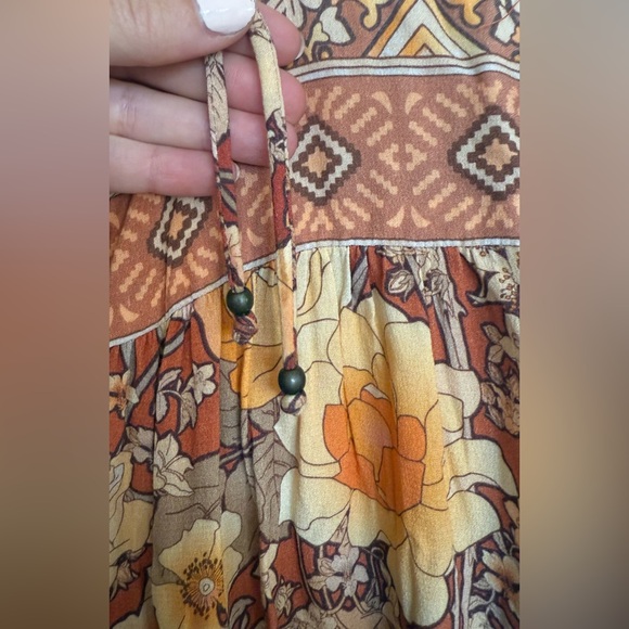 Spell Lady A Tunic - Picture 5 of 5